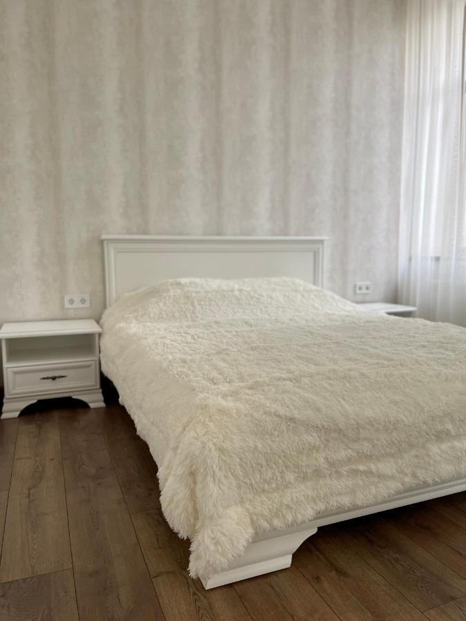 Pride Apartment Львов Экстерьер фото