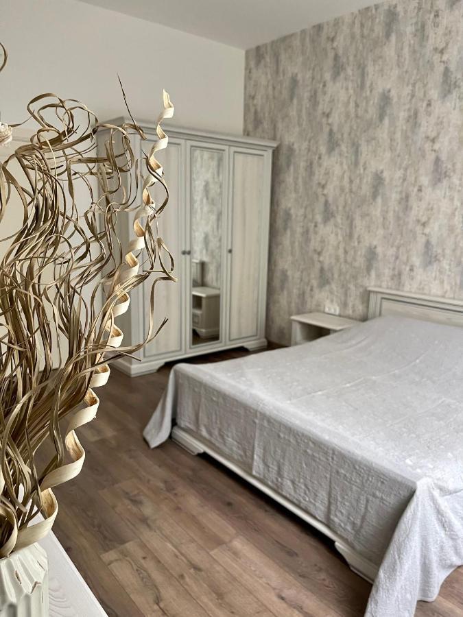 Pride Apartment Львов Экстерьер фото